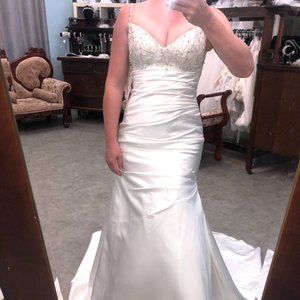 New Wedding Dress Designer, Ivory Size 2, Reg $1599, Satin Sexy Mermaid a-line